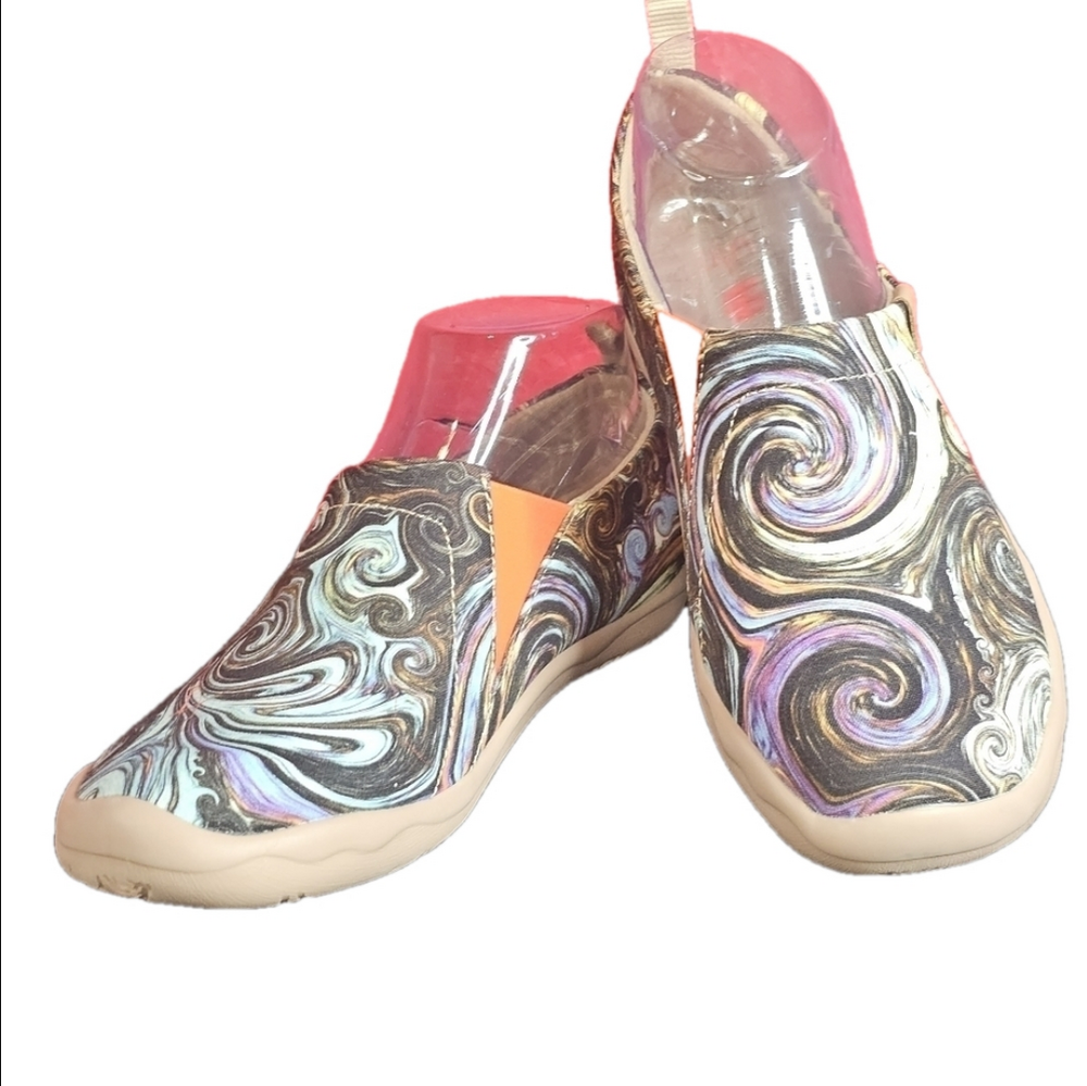 UIN Starry Night II Women's size  6 Slip on Shoes NWT